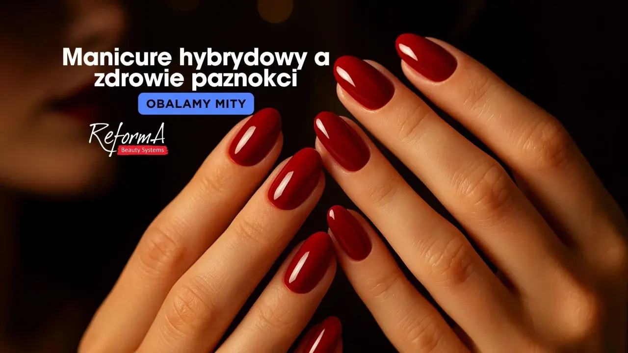 Dłonie z idealnym, czerwonym manicurem hybrydowym. Czy hybryda niszczy paznokcie? Obalamy mity!
