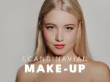 Blondynka z błękitnymi oczami prezentuje subtelny makijaż, podkreślający jej skandynawska uroda.