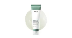 Anua Heartleaf Moisture Peeling Gel z LHA delikatnie złuszcza martwy naskórek i usuwa nadmiar sebum, pozostawiając skórę nawilżoną.