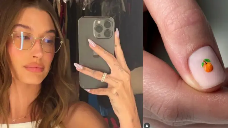 Kobieta w okularach robi selfie, prezentując paznokcie z uroczymi pomarańczkami. Idealne tipsy na stopy i dłonie!